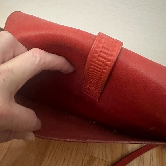 MADEWELL Red Small LEATHER FLAP COVER HANDMADE SADDLE MESSENGER Crossbody - Picture 8 of 11